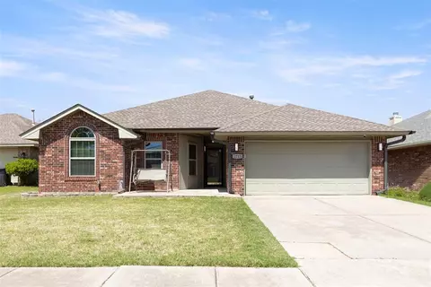 1713 SE 17th St, Moore, OK 73160