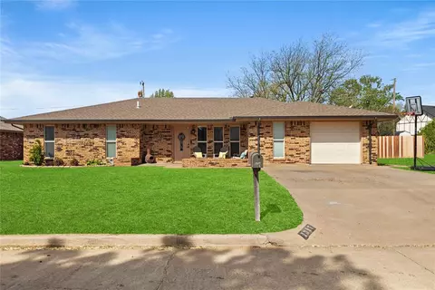 1317 Linwood St, Weatherford, OK 73096