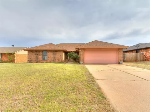 11824 Sagamore Dr, Yukon, OK 73099