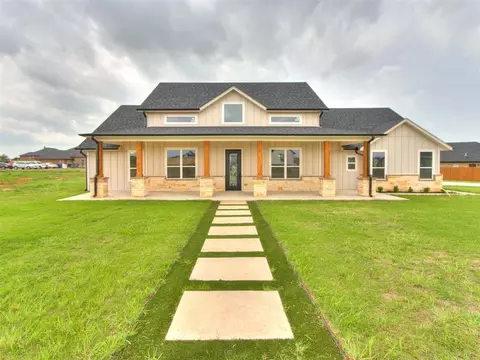 9535 Monterey Dr, Edmond, OK 73025