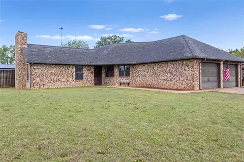 1901 Kristie Ln, Weatherford, OK 73096