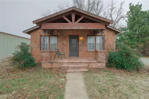 1319 S Division St, Guthrie, OK 73044