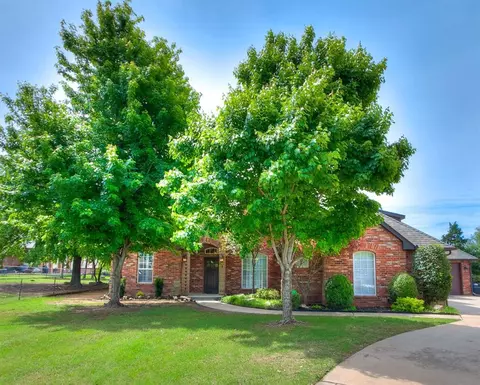2130 Verona Cir, Edmond, OK 73034
