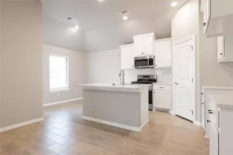 1105 SE 30th St, Moore, OK 73160