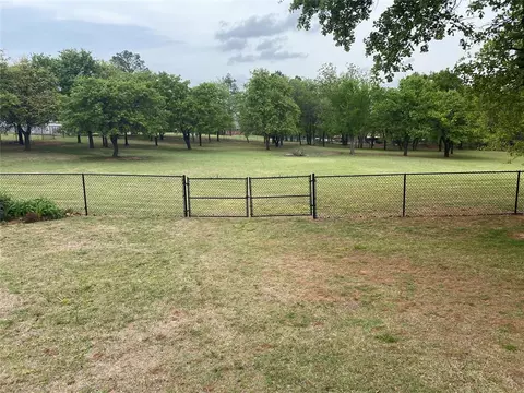 2328 Walnut Dr, Tuttle, OK 73089 photo 4