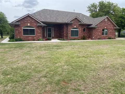 2328 Walnut Dr, Tuttle, OK 73089