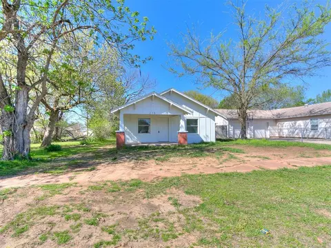 215 E Locust St, Tecumseh, OK 74873 photo 7