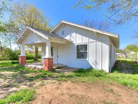 215 E Locust St, Tecumseh, OK 74873 photo 4
