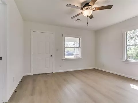 215 E Locust St, Tecumseh, OK 74873 photo 9