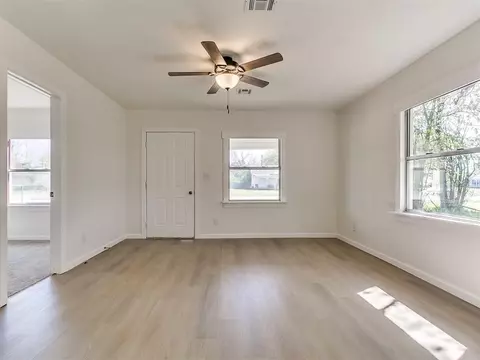 215 E Locust St, Tecumseh, OK 74873 photo 10