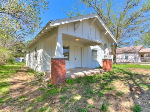 215 E Locust St, Tecumseh, OK 74873 photo 8