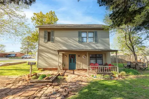 202 N Beckham Ave, Elk City, OK 73644