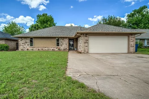 2721 Greenfield Dr, Edmond, OK 73012