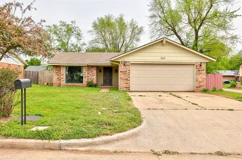 101 Cambridge Dr, Midwest City, OK 73110