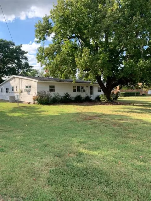 400 Old River Rd, Ponca City, OK 74604