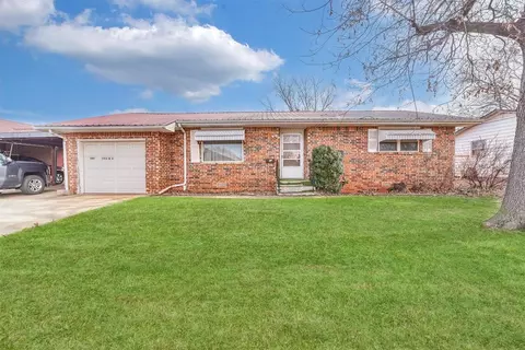 1106 N 6th St, Sayre, OK 73662