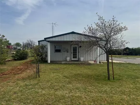 10404 N 2400 Rd, Weatherford, OK 73096