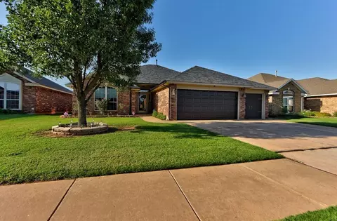 2636 SE 97th St, Moore, OK 73160