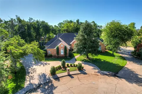 1904 Mission Hills Cir, Edmond, OK 73025