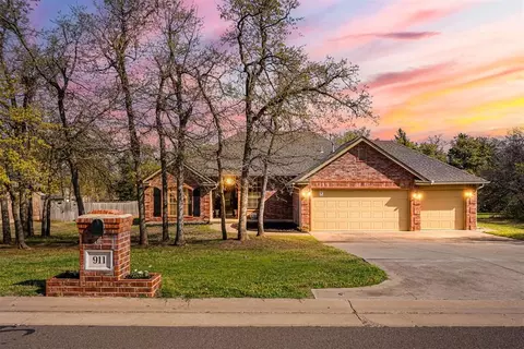 911 White Tail Ct, Guthrie, OK 73044