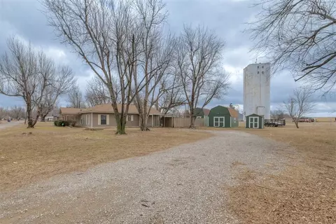 119 E Washington St, Crescent, OK 73028 photo 5