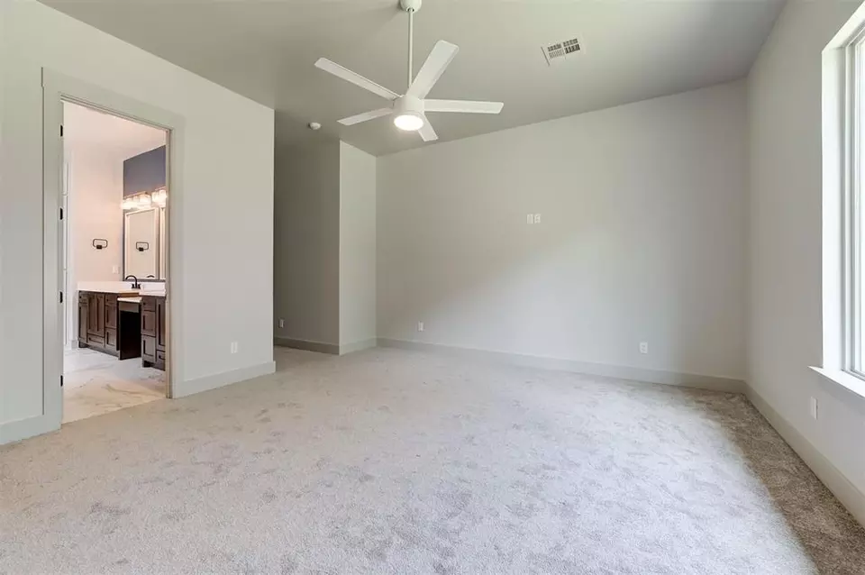 Bedroom - 3825 Stone Hill Ln, Edmond, OK 73034 photo 2 of 5