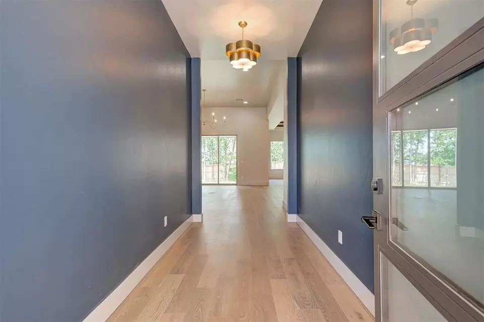 Entry Way - 3825 Stone Hill Ln, Edmond, OK 73034 photo 1 of 5