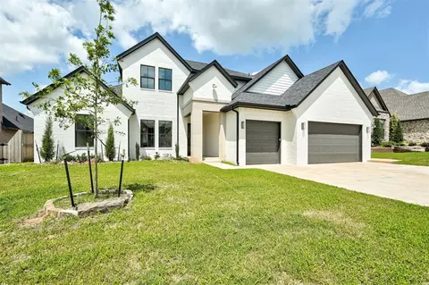 Exterior - 3825 Stone Hill Ln, Edmond, OK 73034 photo 1 of 5