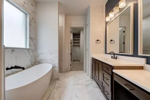 Bath - 3825 Stone Hill Ln, Edmond, OK 73034 photo 1 of 7