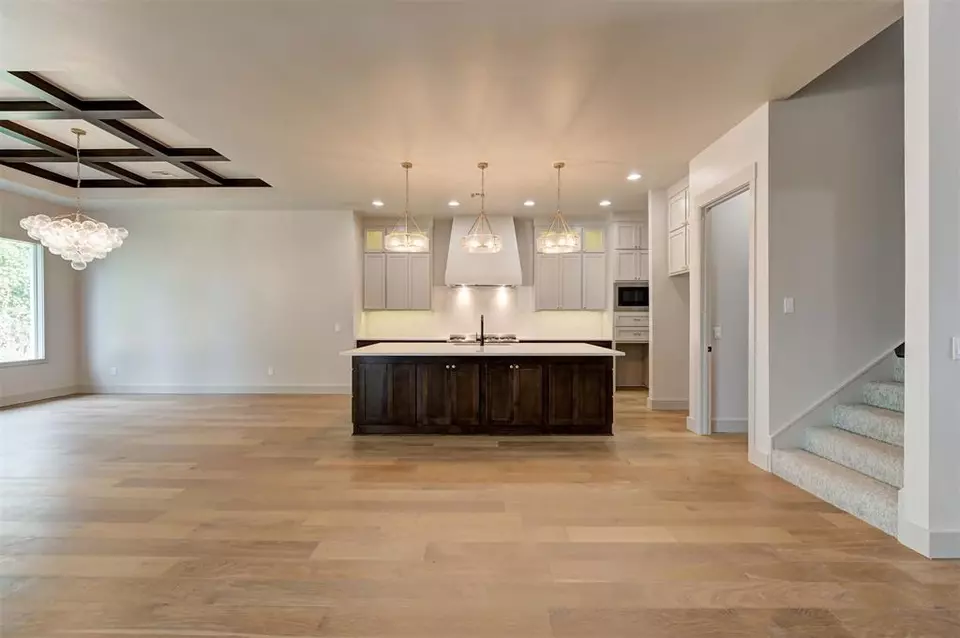 Living - 3825 Stone Hill Ln, Edmond, OK 73034 photo 2 of 2