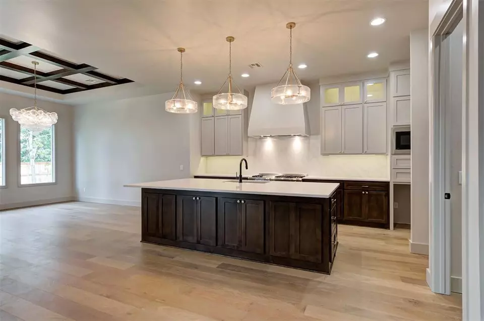 Kitchen - 3825 Stone Hill Ln, Edmond, OK 73034 photo 2 of 6