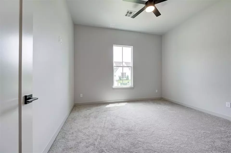 Bedroom - 3825 Stone Hill Ln, Edmond, OK 73034 photo 3 of 5