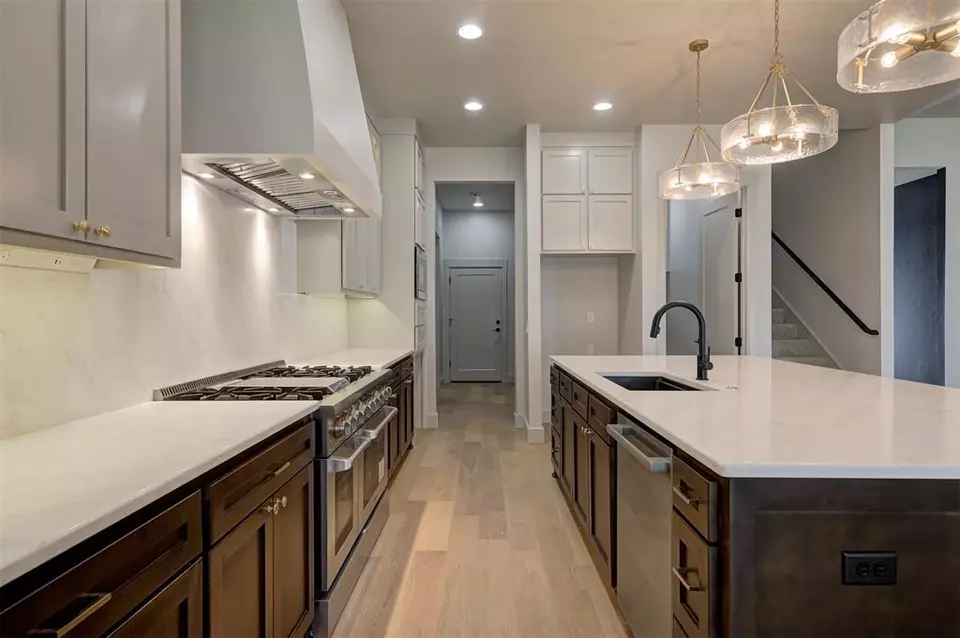 Kitchen - 3825 Stone Hill Ln, Edmond, OK 73034 photo 1 of 6