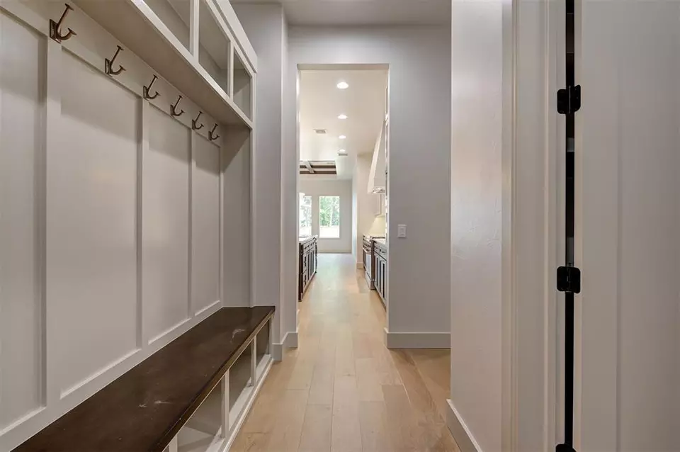 Entry Way - 3825 Stone Hill Ln, Edmond, OK 73034 photo 4 of 5