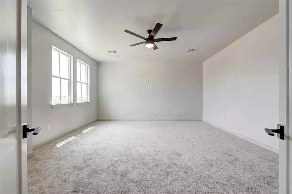 Bedroom - 3825 Stone Hill Ln, Edmond, OK 73034 photo 4 of 5