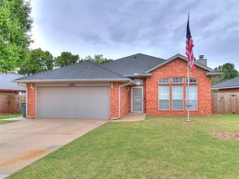 1023 Dustin Dr, Edmond, OK 73003