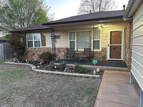 105 S Jackson Ave, Blanchard, OK 73010
