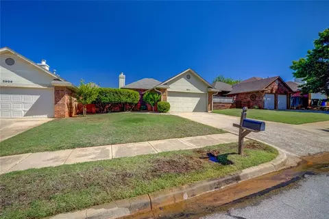 2913 Canyon Oaks Ct, Norman, OK 73071