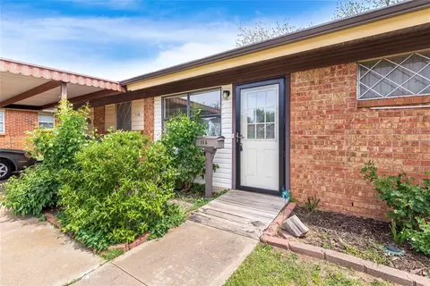 118 Platt Ln, Moore, OK 73160