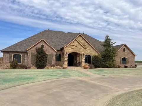 3601 W Country Clb, Elk City, OK 73644