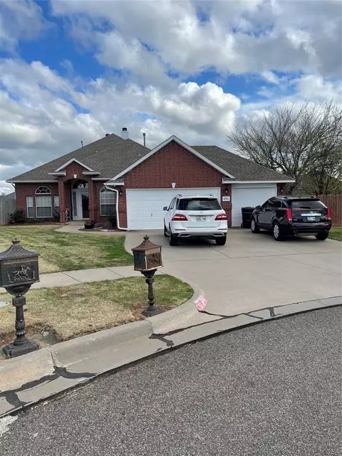 1816 NE 11th Cir, Moore, OK 73160