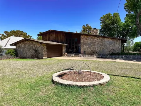 427 S Carnegie St, Carnegie, OK 73015