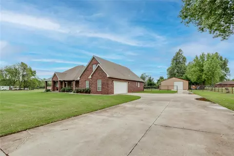2424 E Karen Ter, Mustang, OK 73064