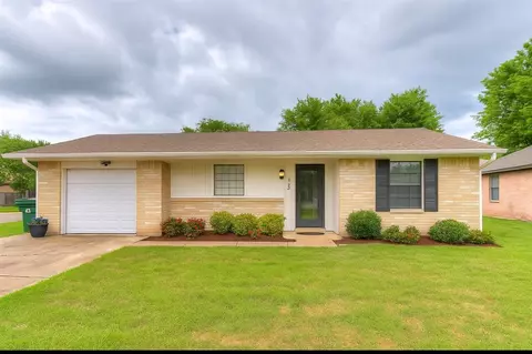 1703 Surrey Pl, Norman, OK 73071