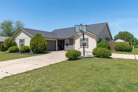 10001 Dover Dr, Yukon, OK 73099