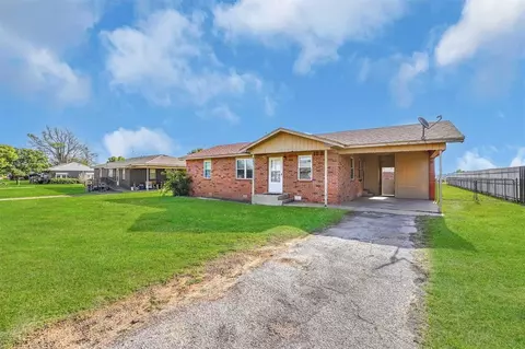 908 S Oak Ave, Erick, OK 73645 photo 2