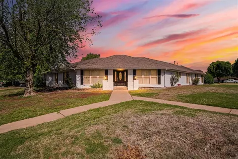 2401 Chisholm Trail Blvd, Edmond, OK 73012