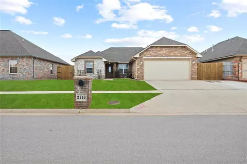 2210 Valley View Rd, Weatherford, OK 73096
