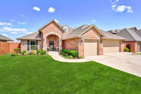 800 Lindsey Ln, Moore, OK 73160