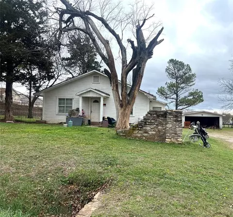 200 S West St, Konawa, OK 74849